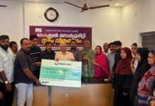 കുവൈത്ത് കെഎംസിസി സോഷ്യൽ സെക്യൂരിറ്റി സ്കീം; മരണപ്പെട്ട അംഗത്തിന്റെ കുടുംബത്തിന് സഹായധനം കൈമാറി