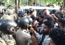 കായംകുളത്ത് എസ്എഫ്ഐ–കെഎസ്യു സംഘർഷം; 4 എസ്എഫ്ഐ പ്രവർത്തകർ അറസ്റ്റിൽ, 50 പേർക്കെതിരെ കേസ്